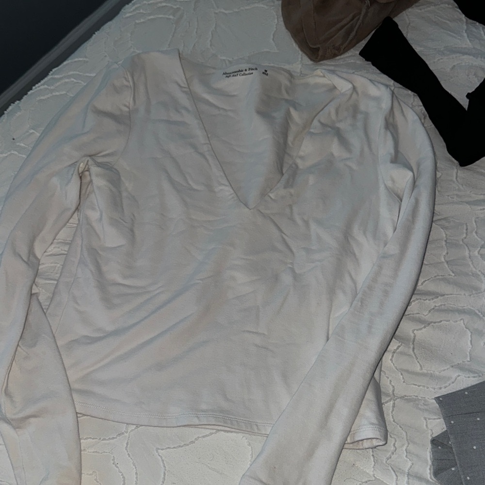 Abercrombie & Fitch Cream V-Neck Long Sleeve Tee